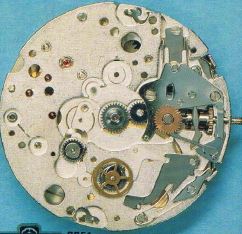 CONTADOR DE HORAS DEL CRONÓGRAFO Y CALENDARIO CON FASES LUNARES